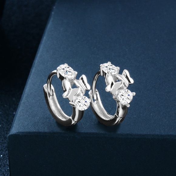 ❤️4 for $20 Sale❤️ silver butterfly hoop Earrings - Picture 3 of 4